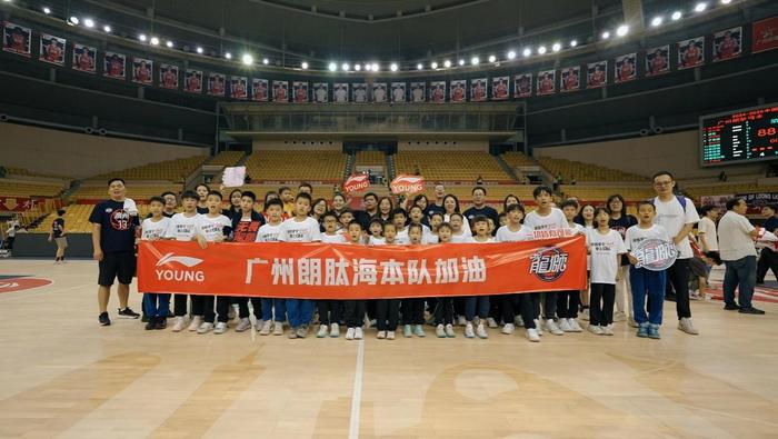 李寧最新活動,李寧最新活動，運動場上的溫情故事