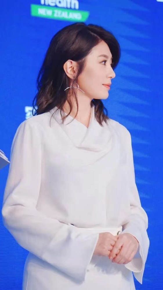 賈靜雯最新發(fā)型圖片，時(shí)尚變遷與個(gè)人觀點(diǎn)解析