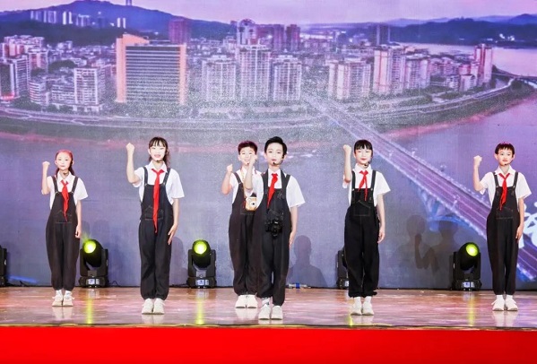 文化與時(shí)尚交融，最新廣場(chǎng)舞曲引領(lǐng)2024風(fēng)尚