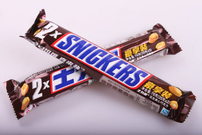 士力架最新廣告臺詞，時(shí)代印記的力量之源