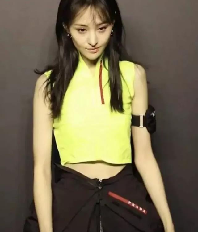 鄭爽最新動(dòng)態(tài)2024，多維度審視與深度探討