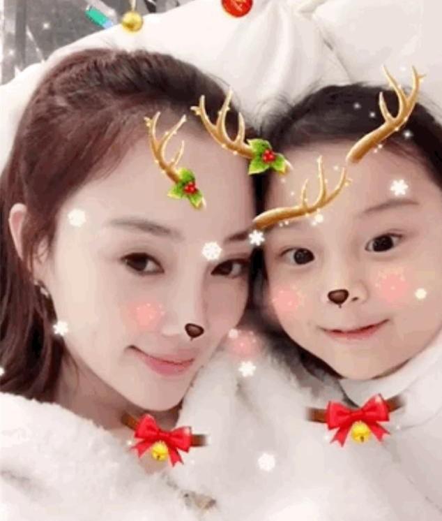 李小璐展現(xiàn)新篇章，最新新聞閃耀登場！