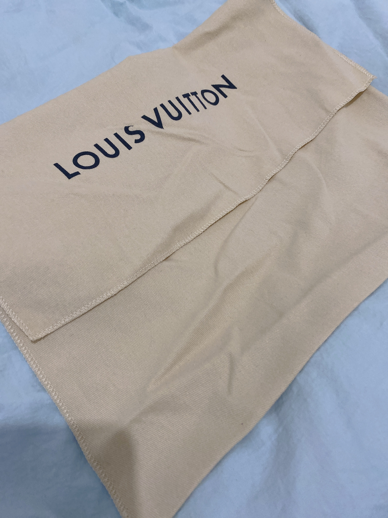 LV最新防塵袋，時尚界的秘密武器，保護(hù)你的珍貴物品不受塵埃侵?jǐn)_??