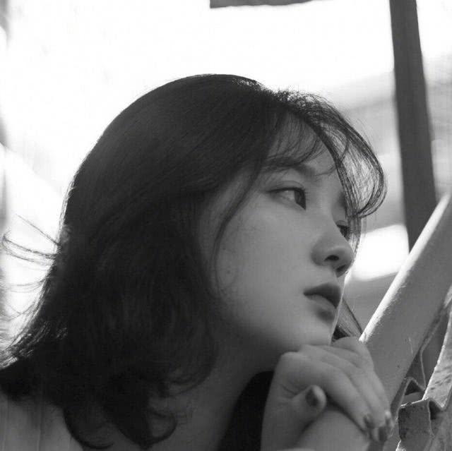 最新潮流前線(xiàn)，展現(xiàn)獨(dú)特個(gè)性的時(shí)尚風(fēng)采！