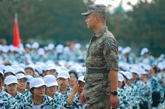 最新軍旅歌曲2024，軍歌嘹亮，情義永恒