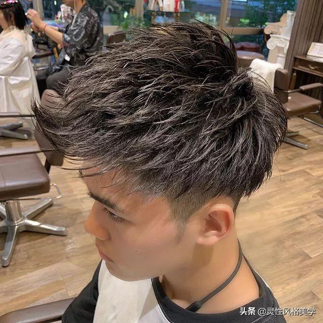 男性最新發(fā)型，心靈與自然的時尚之旅