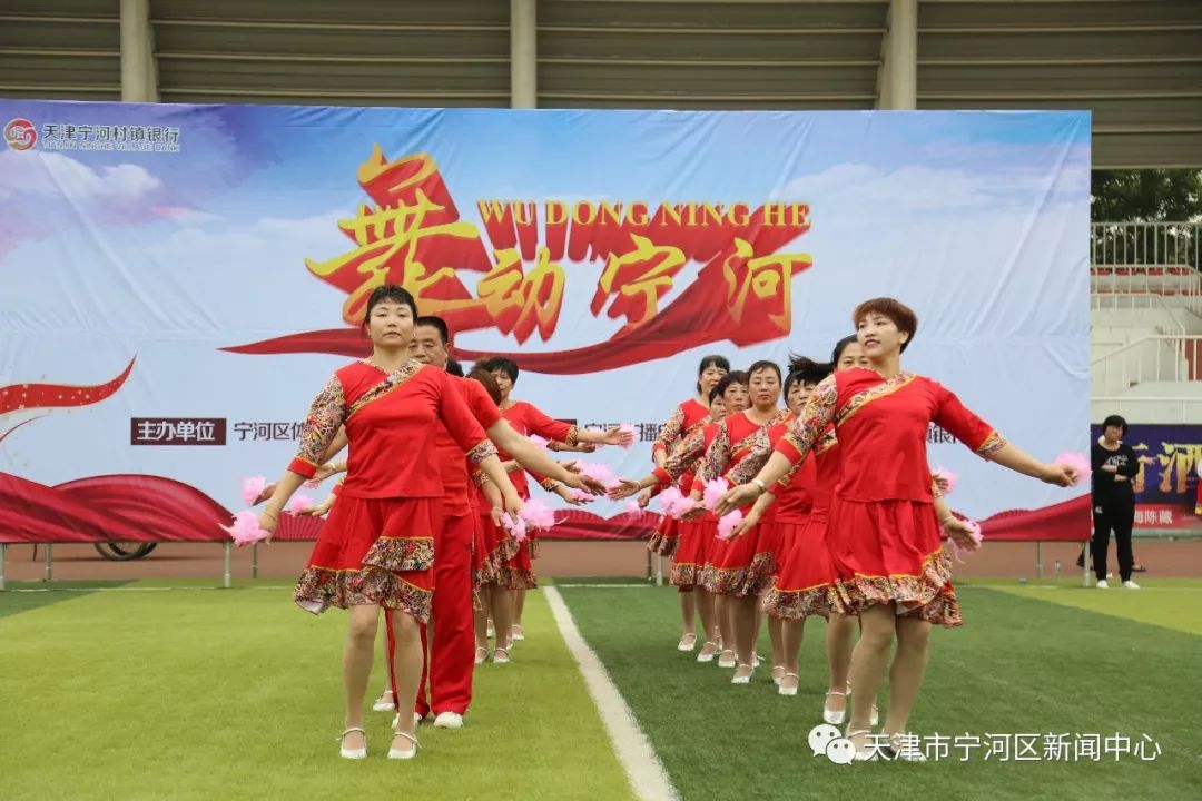 雪山姑娘的獨特風情，最新水兵舞在小巷深處的展現(xiàn)