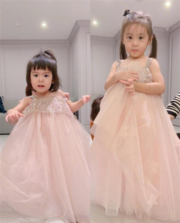 賈靜雯布布最新照片,賈靜雯布布最新照片，時(shí)光中的優(yōu)雅女神