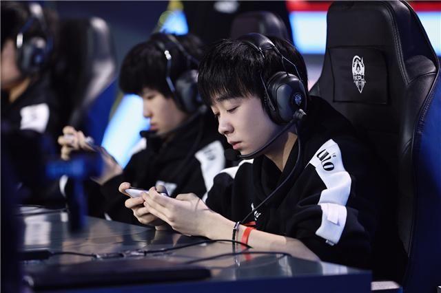 KPL秋季賽最新戰(zhàn)報(bào)，賽場(chǎng)風(fēng)云激蕩，觀點(diǎn)探析全面呈現(xiàn)