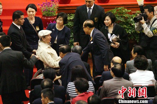 新澳門和香港2024正版資料免費(fèi)公開,快速解答方案設(shè)計_極致版79.253