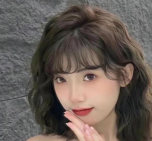 2024最新女式短發(fā)發(fā)型，展現(xiàn)自信與美麗的青春風(fēng)采