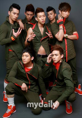 韓國2PM組合最新動(dòng)態(tài)，小巷音樂風(fēng)暴與隱藏小店探秘