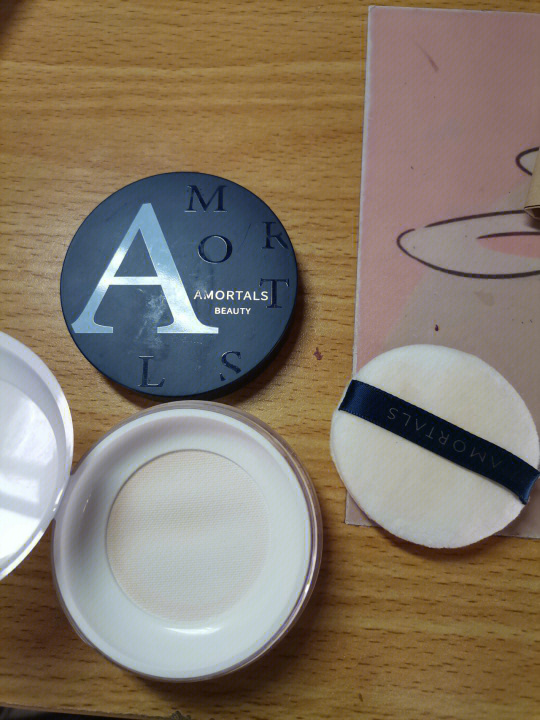 最新散粉測(cè)評(píng)，與自然美景同行，尋找內(nèi)心的寧靜與平和的妝容秘籍