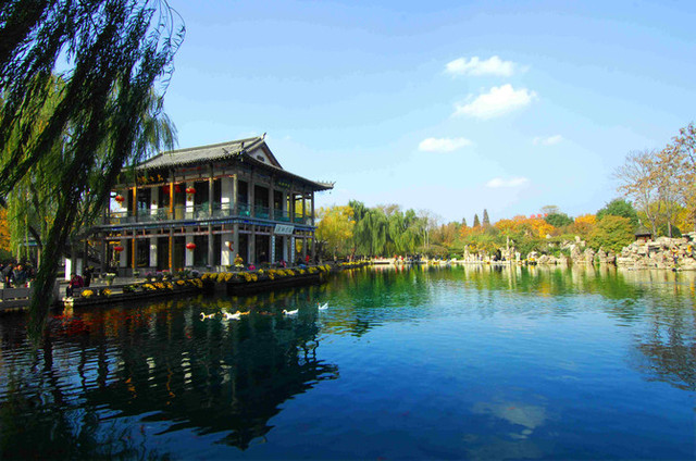 大明湖深度游，巷弄美食秘境探索