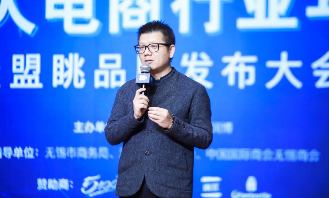 方凱雷最新,方凱雷最新動(dòng)態(tài)，探索科技前沿，引領(lǐng)行業(yè)創(chuàng)新