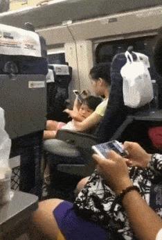 最新地鐵男必備神器，高科技伴侶引領(lǐng)未來(lái)出行風(fēng)潮