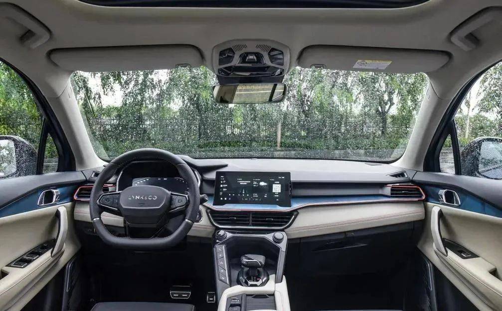 領(lǐng)克最新內(nèi)飾驚艷亮相，高級質(zhì)感令人矚目！