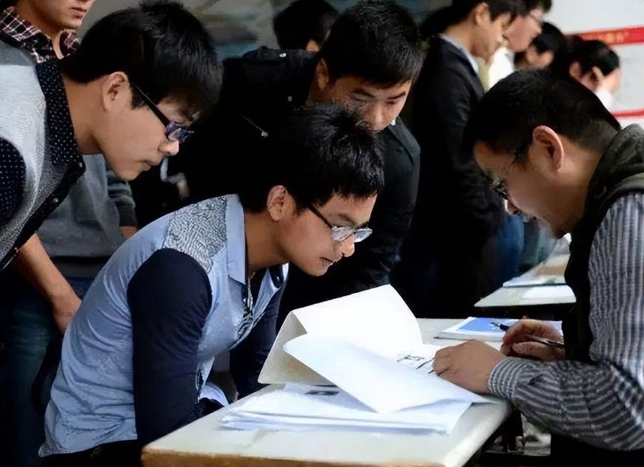 鐵路薪資改革邁入新時(shí)代，科技重塑未來，最新動(dòng)態(tài)揭示變革趨勢(shì)