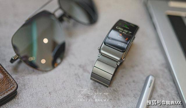 華為最新款手環(huán)，愛的日常，溫馨的陪伴紐帶