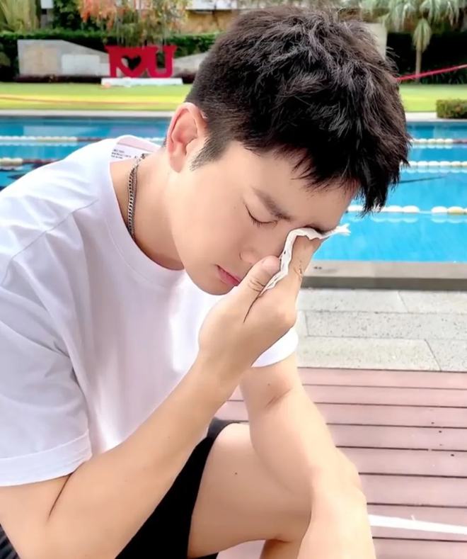 賈乃亮最新直播手機(jī)，直播間的溫馨日常與友情的紐帶展現(xiàn)標(biāo)題魅力！