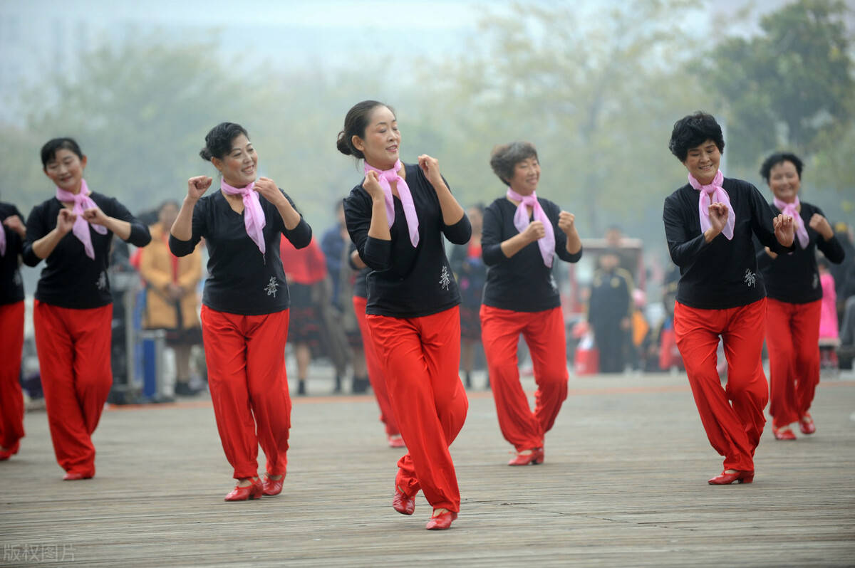 最新廣場舞共舞樂翻天，步驟指南與熱鬧狂歡