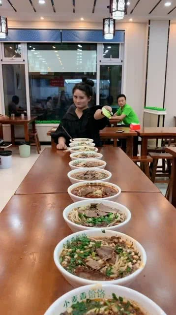 智能面食競技盛宴，全新科技引領(lǐng)吃面條比賽風潮！