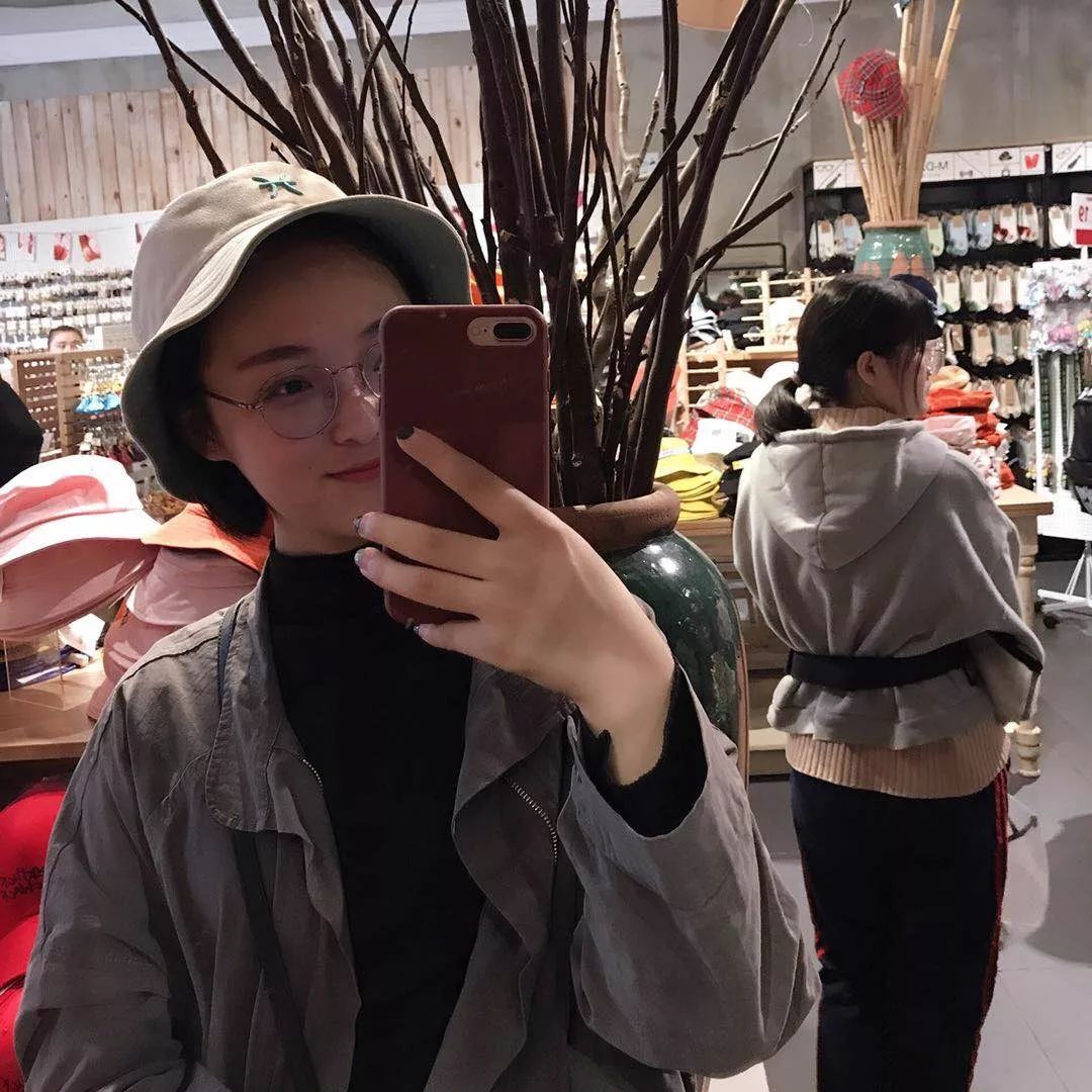 賀微演員，演藝之路的璀璨之星