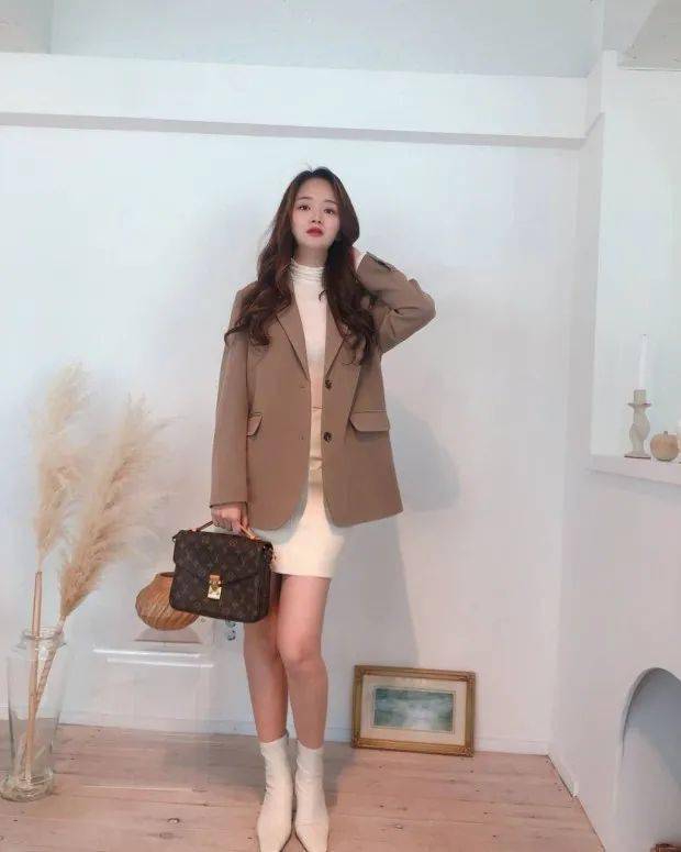 韓國(guó)新晉女主播作品探秘與欣賞，領(lǐng)略精彩瞬間