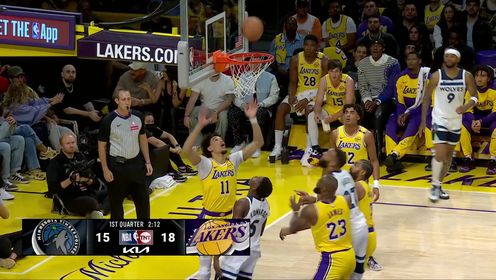 詹姆斯首場比賽錄像回放，變化、自信與成就感的啟示之旅