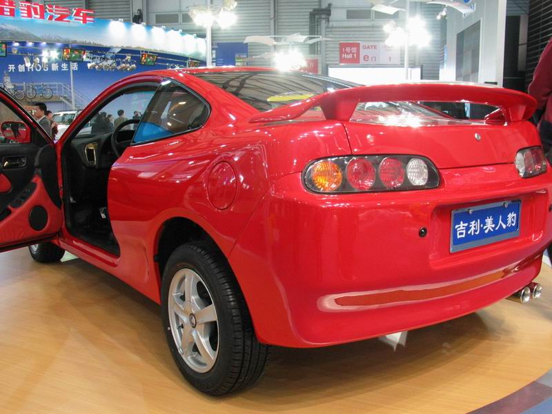 吉利美人豹新款上市，小巷中的隱藏特色小店亮相