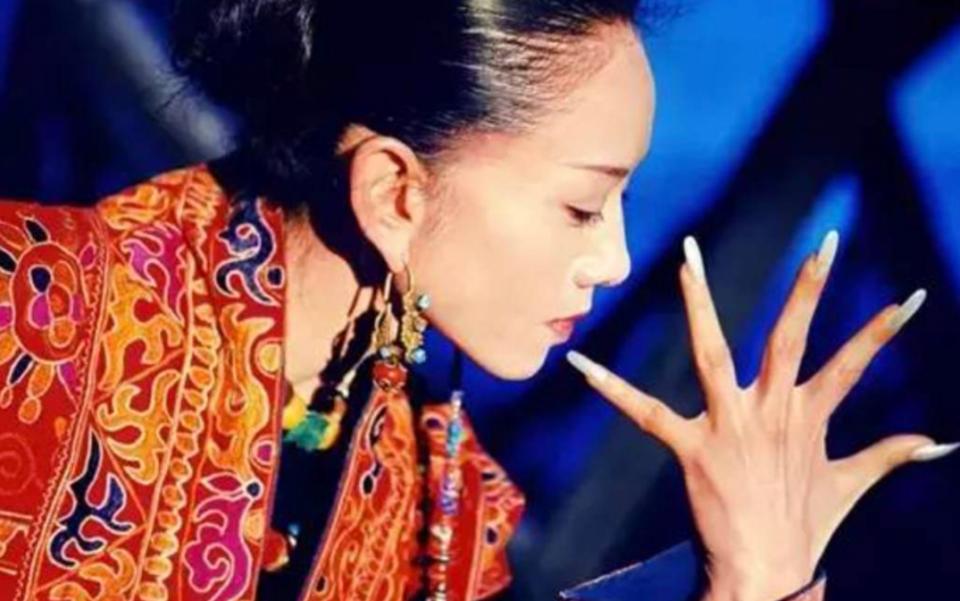 楊麗萍最新近照曝光，如何獲取并評價舞蹈巨星的最新照片？