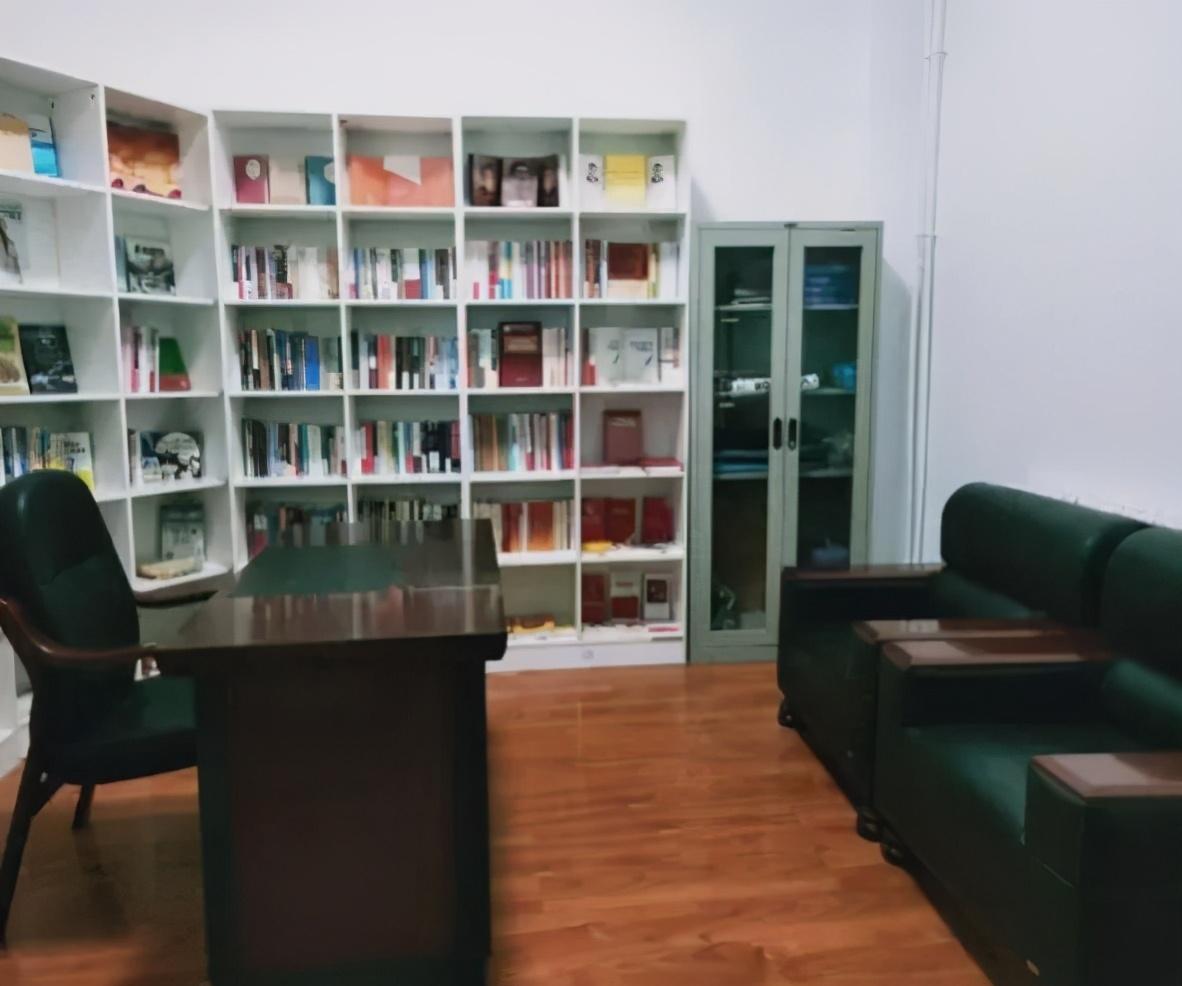 時代進(jìn)步與農(nóng)業(yè)創(chuàng)新，2016年新款花椒收割機(jī)亮相