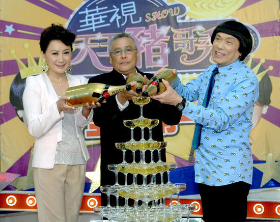 豬哥亮陳亞蘭最新動(dòng)態(tài)揭秘，小巷美食寶藏大揭秘！