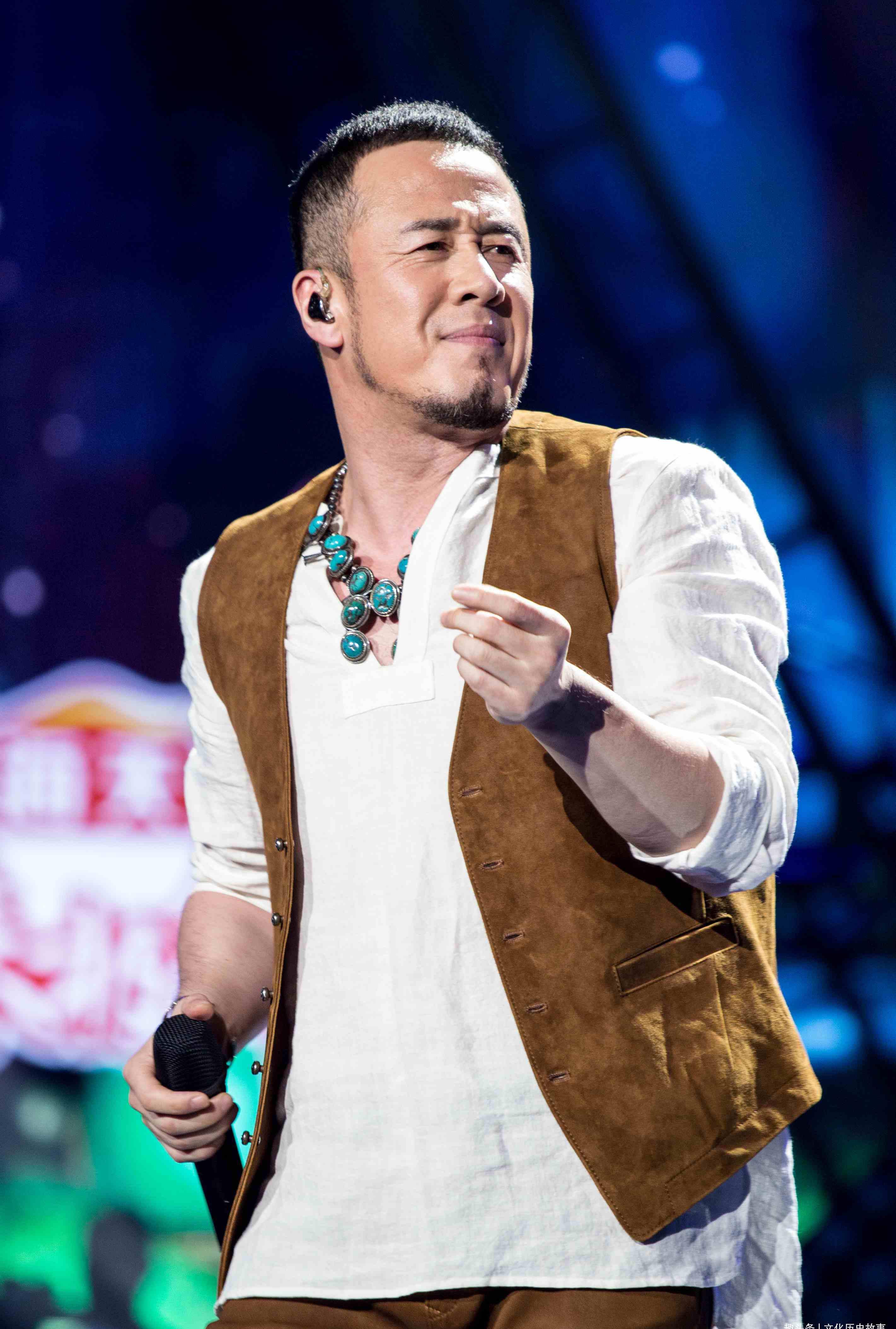 楊坤最新動(dòng)態(tài)，科技潮流引領(lǐng)者，創(chuàng)新讓生活精彩紛呈