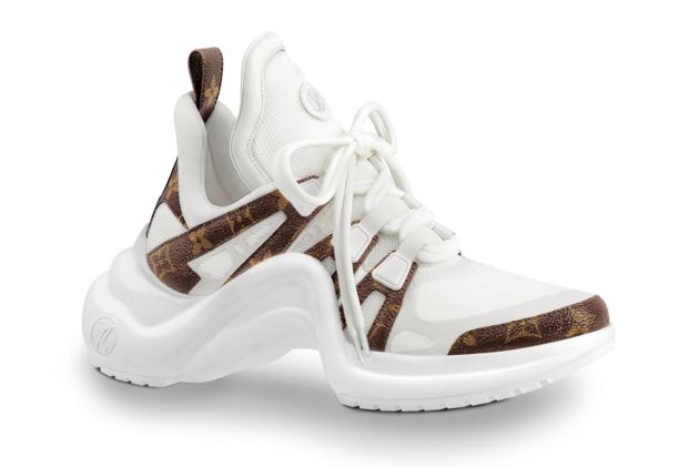 最新款LV女鞋登場(chǎng)，時(shí)尚巔峰之作閃耀亮相