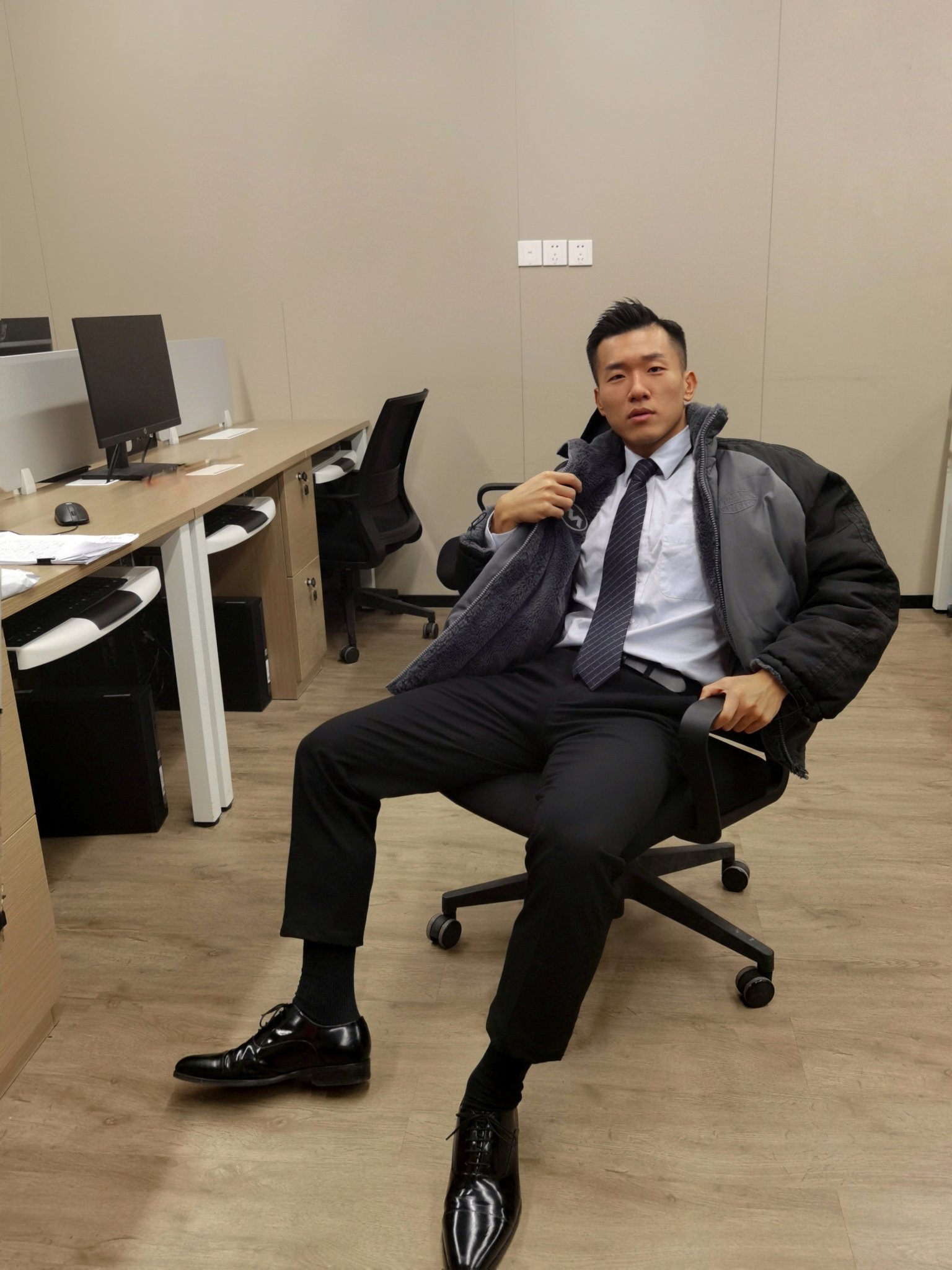 呆叔最新風(fēng)采，新晉時(shí)尚偶像引領(lǐng)潮流新風(fēng)尚