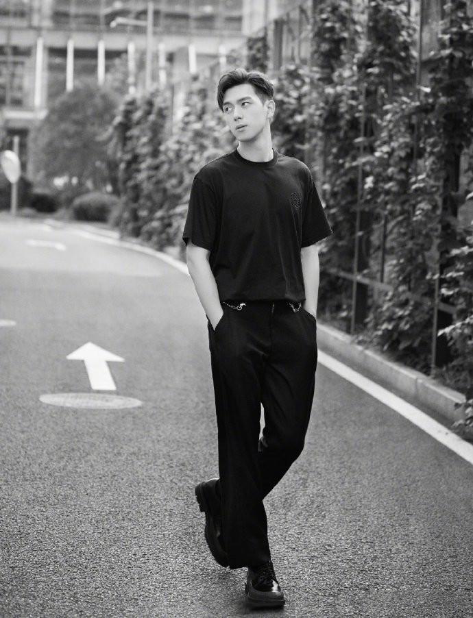 最新外劇盤點(diǎn)，勵(lì)志之旅啟程，展現(xiàn)變化中的自信與成就感！