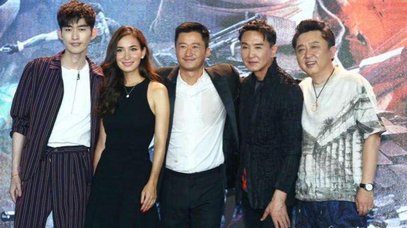 戰(zhàn)狼票房刷新高峰，電影院里的熱血時(shí)刻