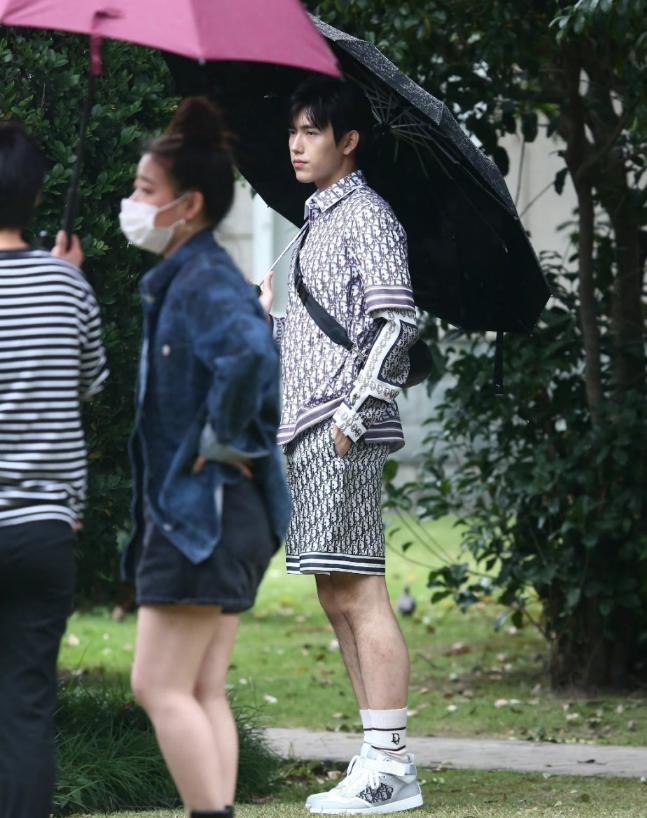 突嘴明星的獨特魅力，面部特征塑造個人風(fēng)采