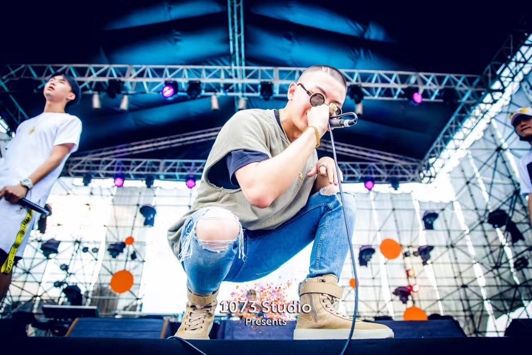 品冠新歌發(fā)布，自信成就夢想，正能量點亮人生之歌