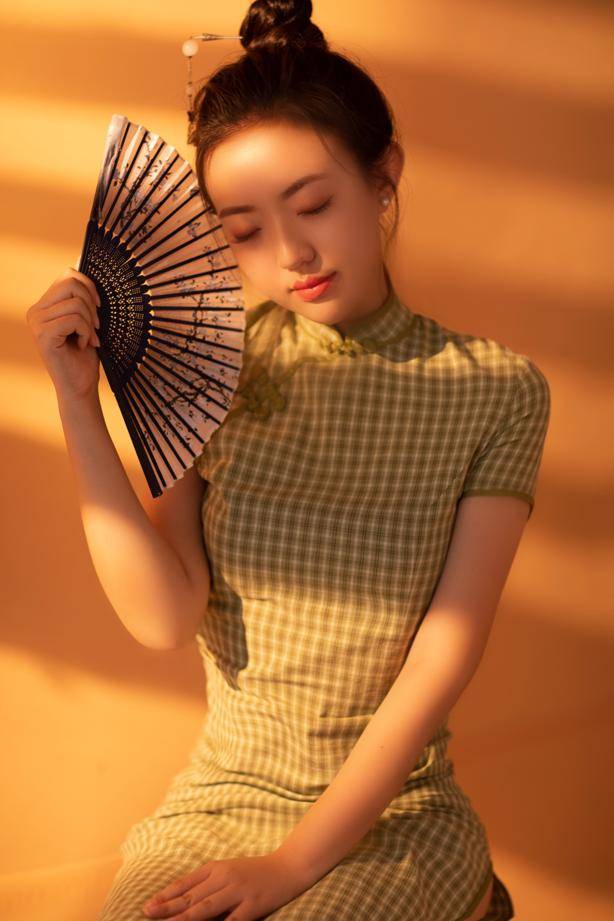 女演員古箏，與自然美景的邂逅，探尋內(nèi)心平和之聲