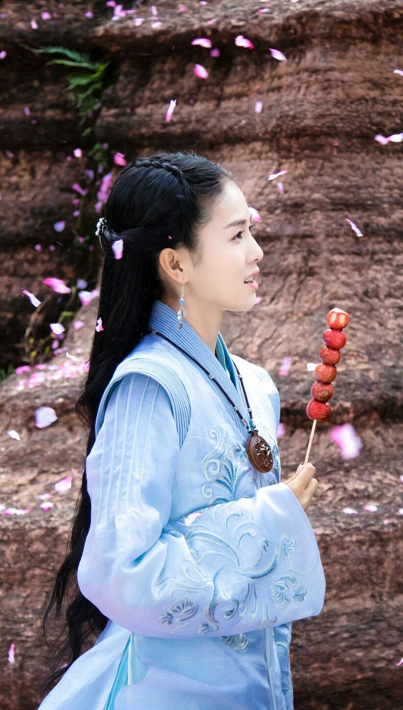 白鹿演員照片分享，自然之旅的心靈探尋與寧靜之尋