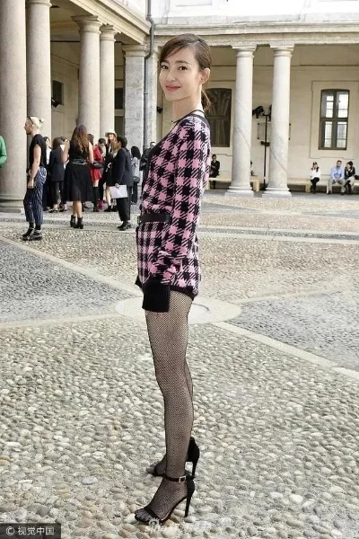 明星絲襪微博，變化中學(xué)習(xí)，自信成就夢想之路