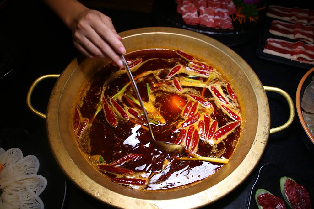 火鍋?zhàn)钚虏似?，味蕾冒險之旅與自我成長的啟示探索