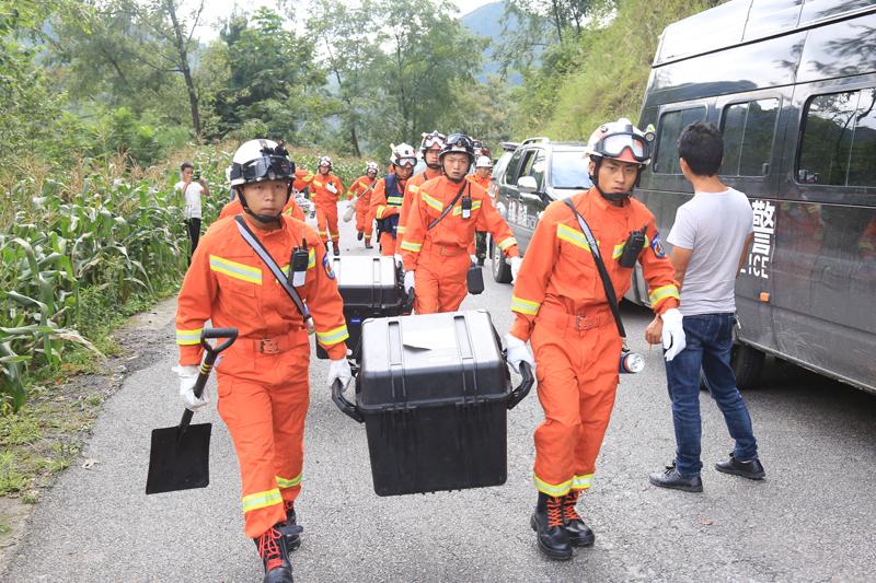 納雍山體滑坡最新消息，探秘滑坡背后神秘角落的小巷特色小店
