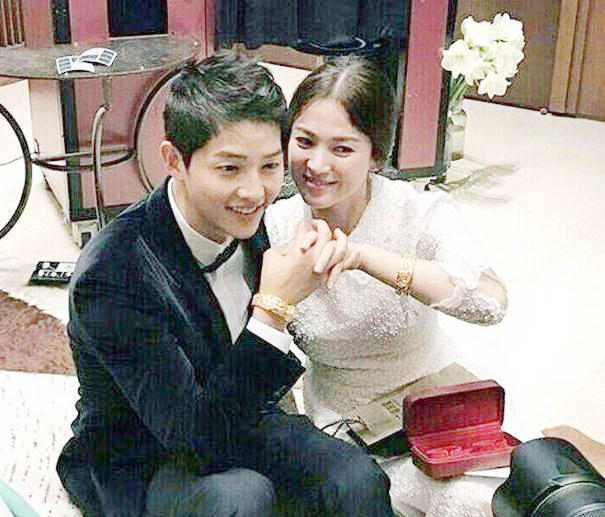 宋慧喬與宋仲基的最新動(dòng)態(tài)，明星情侶變遷引發(fā)公眾關(guān)注熱議