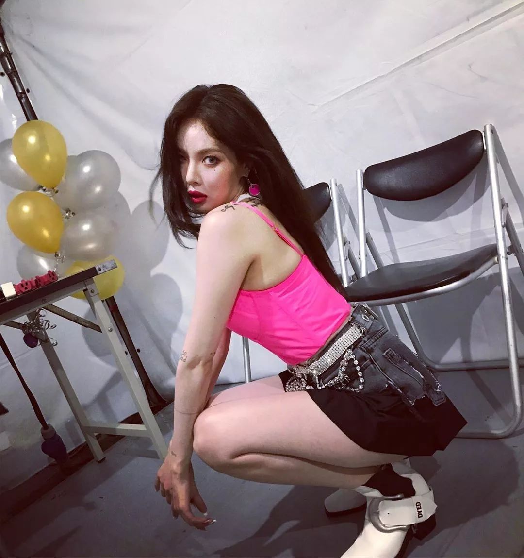 泫雅擁抱自然，尋找內(nèi)心寧?kù)o之旅的最新動(dòng)態(tài)