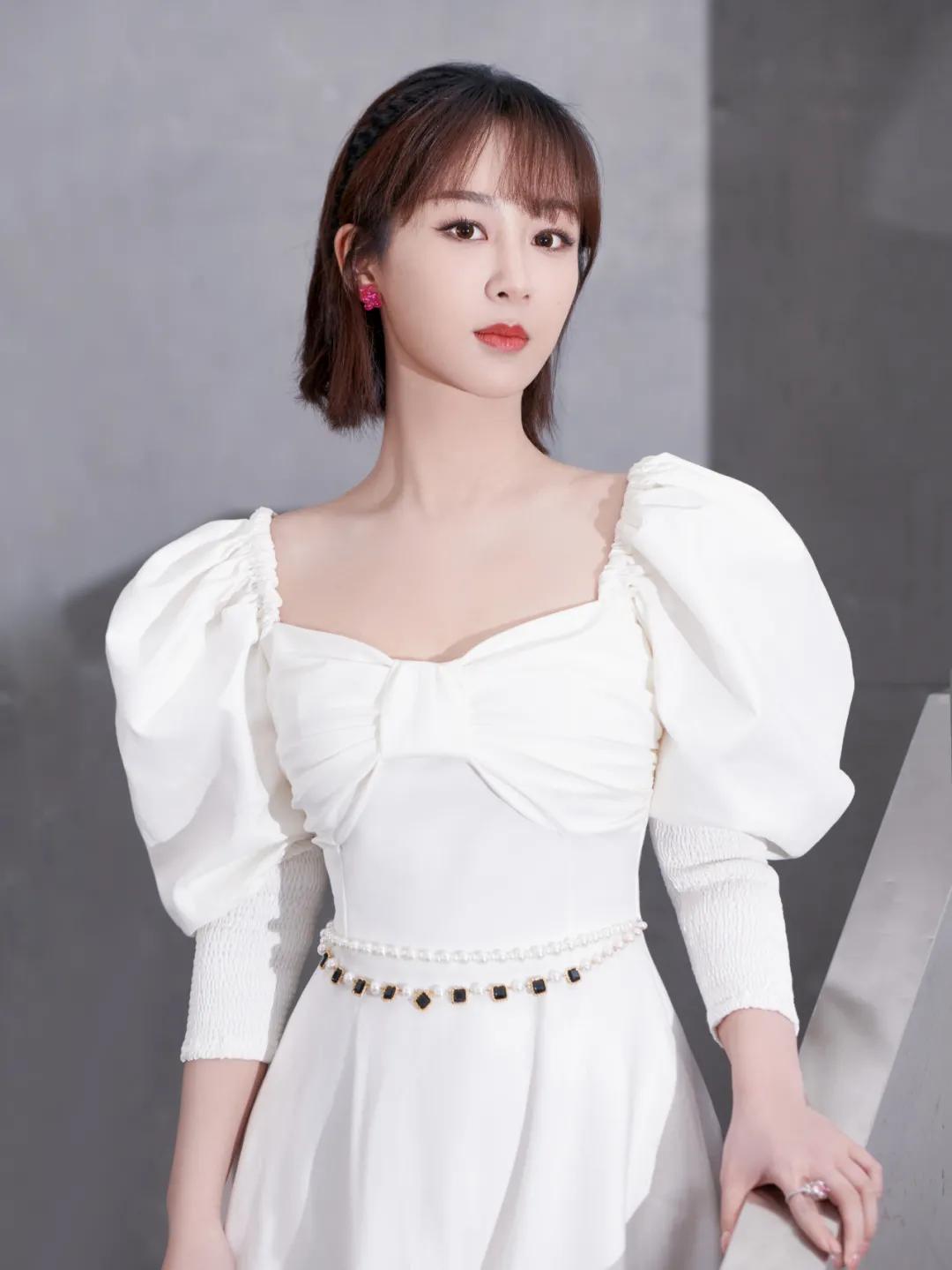 楊紫短發(fā)新潮流，時(shí)尚造型指南與打造技巧