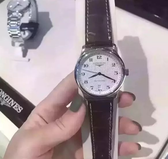 最新款浪琴，時(shí)尚與工藝的完美融合