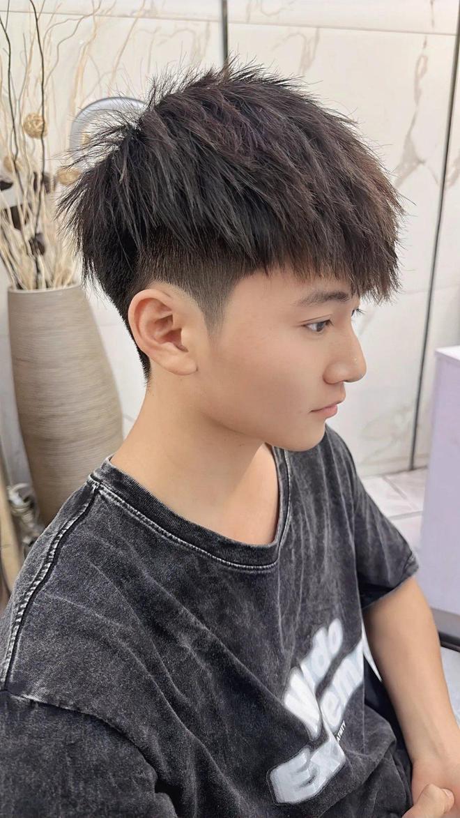 時(shí)尚變遷，探索短發(fā)型風(fēng)潮與影響，展望2025最新流行趨勢(shì)